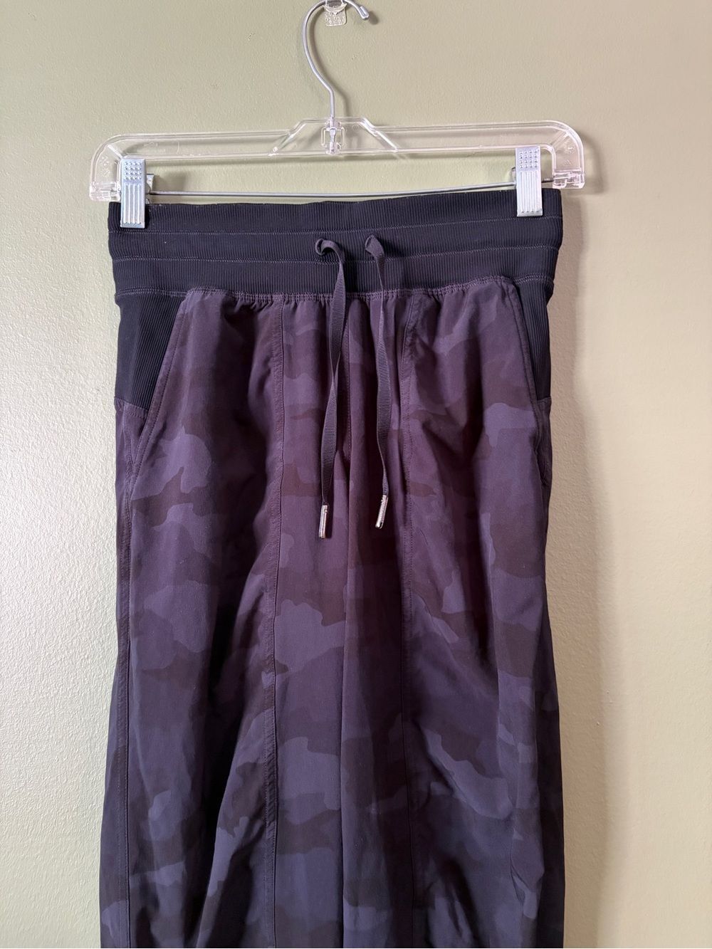 Lululemon Dance Studio Mid Rise Jogger Camo Black Pants Sz 2 - Picture 3 of 8